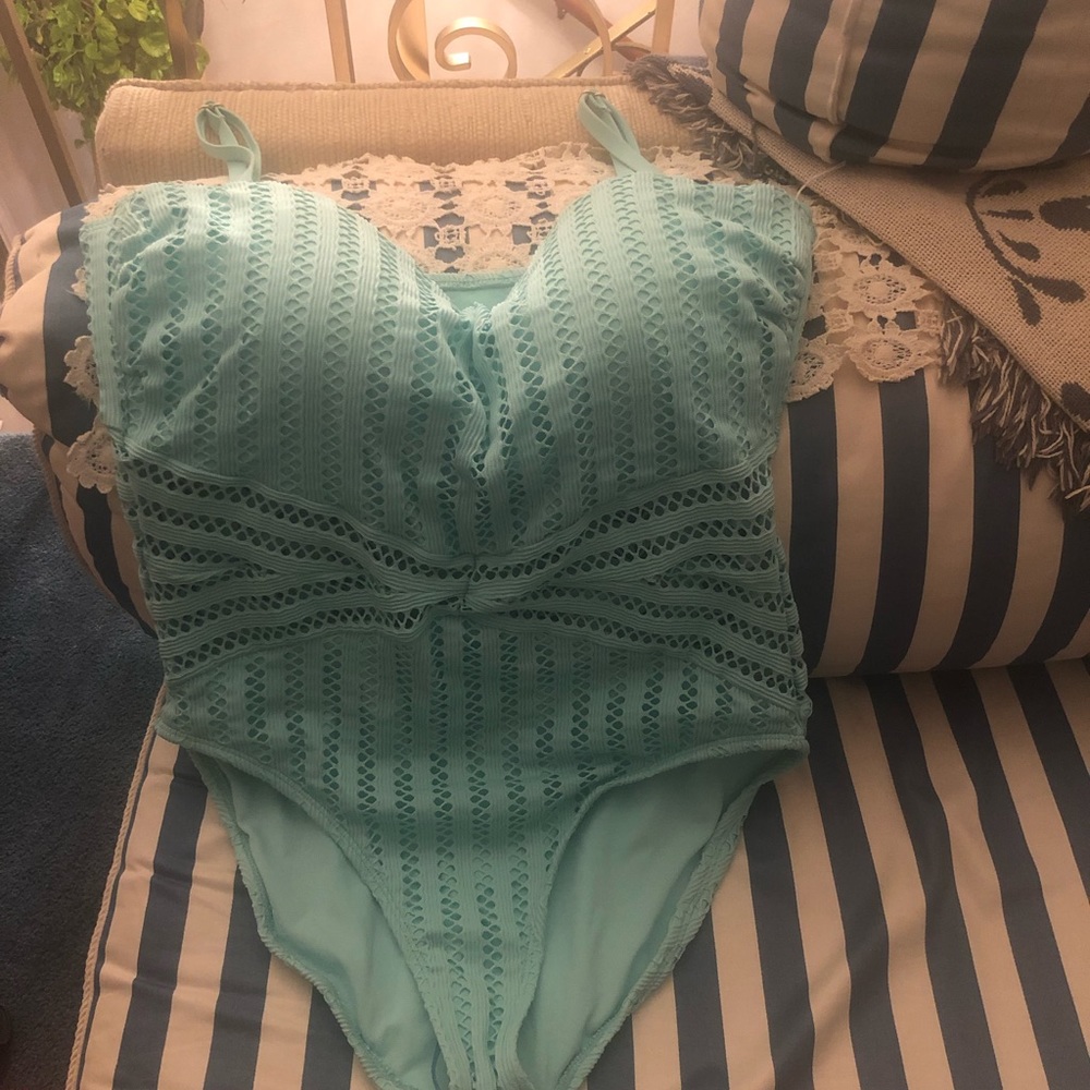 Bathing Suit - Picture 4 of 6